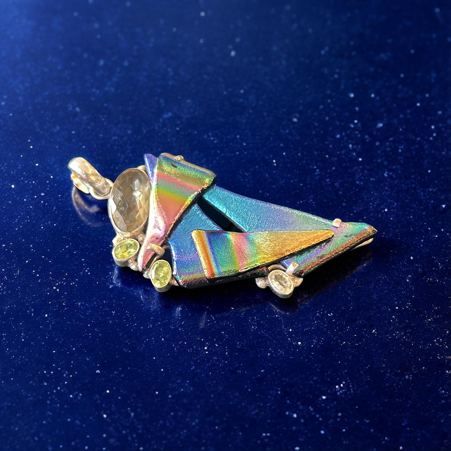 Artistic Linear Dichroic Glass Prendant