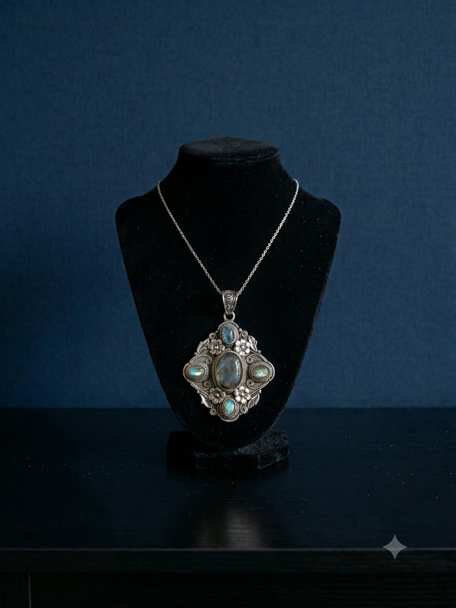 Floral Fantasy Labradorite Pendant