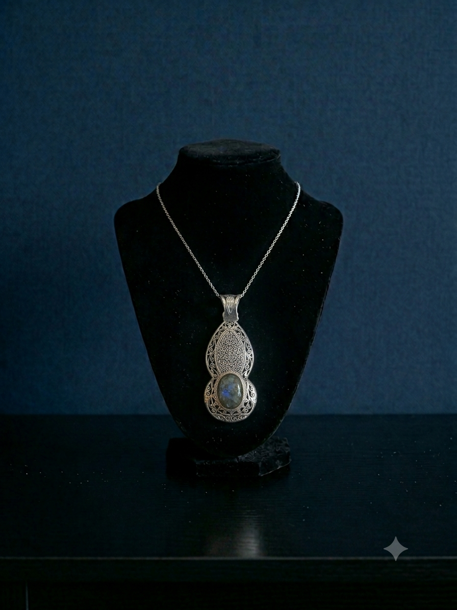 Timeless Labradorite Pendant