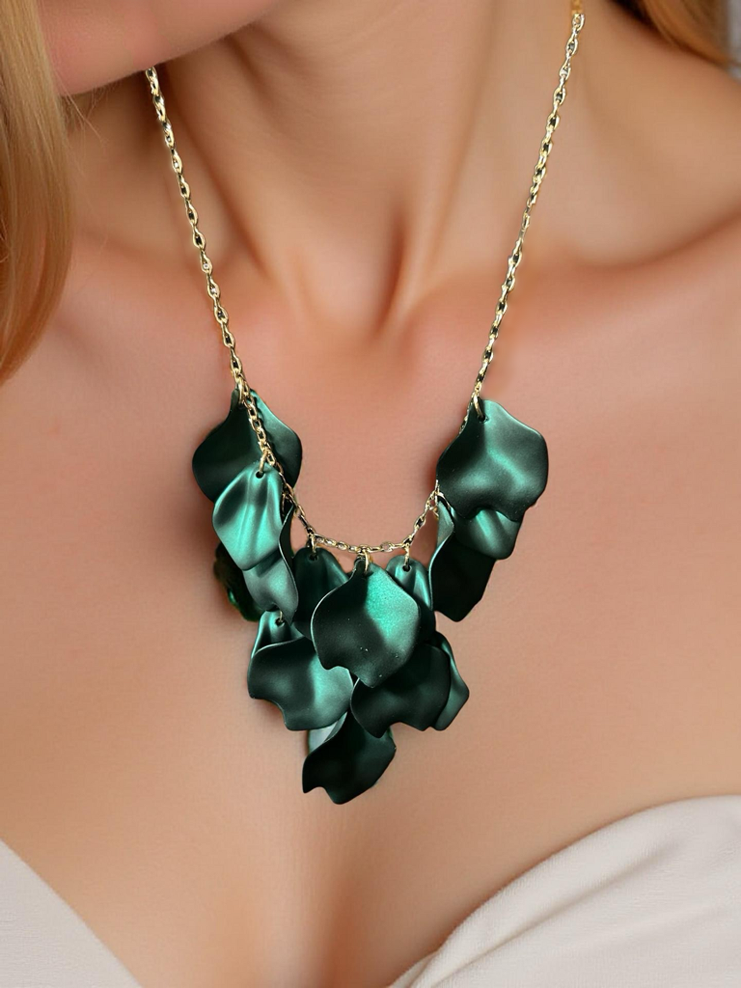 Green Petal Short Necklace