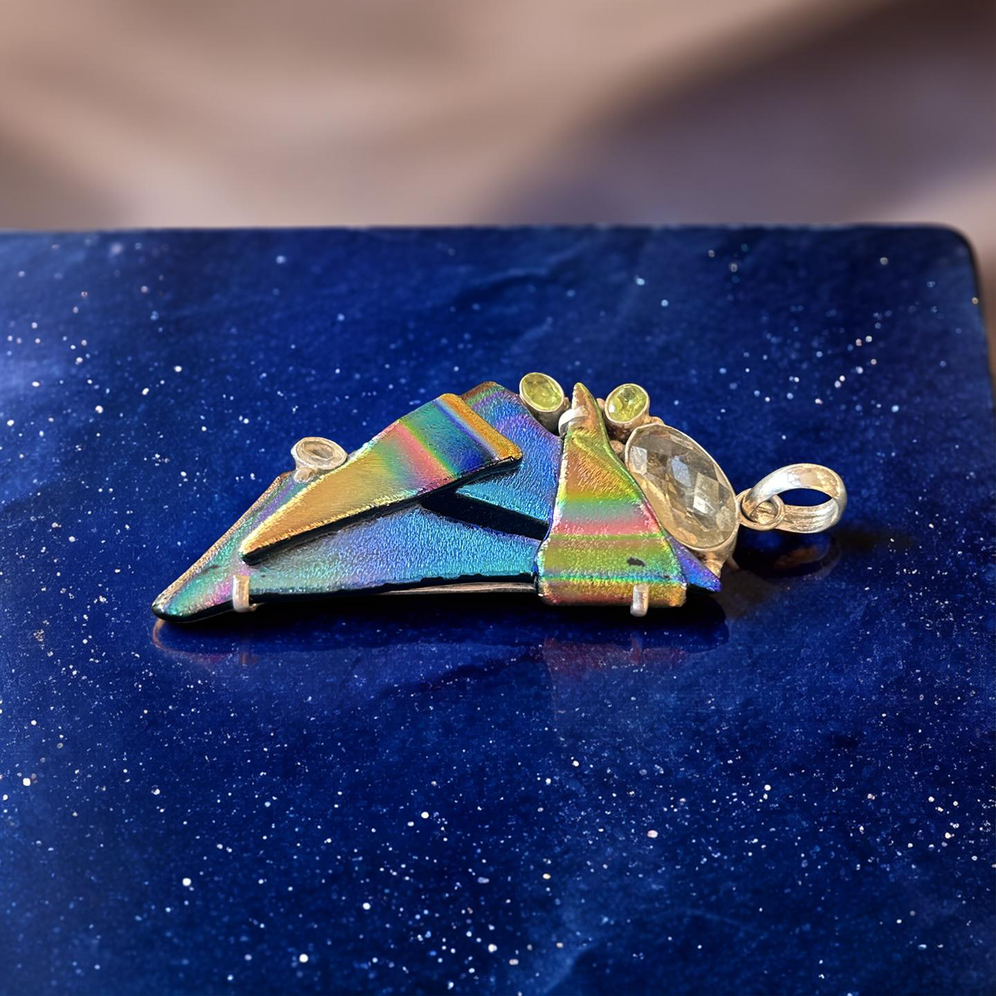 Artistic Linear Dichroic Glass Prendant
