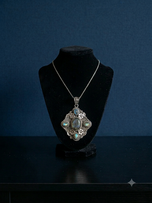 Floral Fantasy Labradorite Pendant