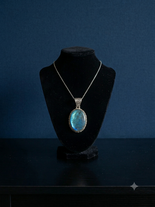 Oval Filigree Labradorite Pendant