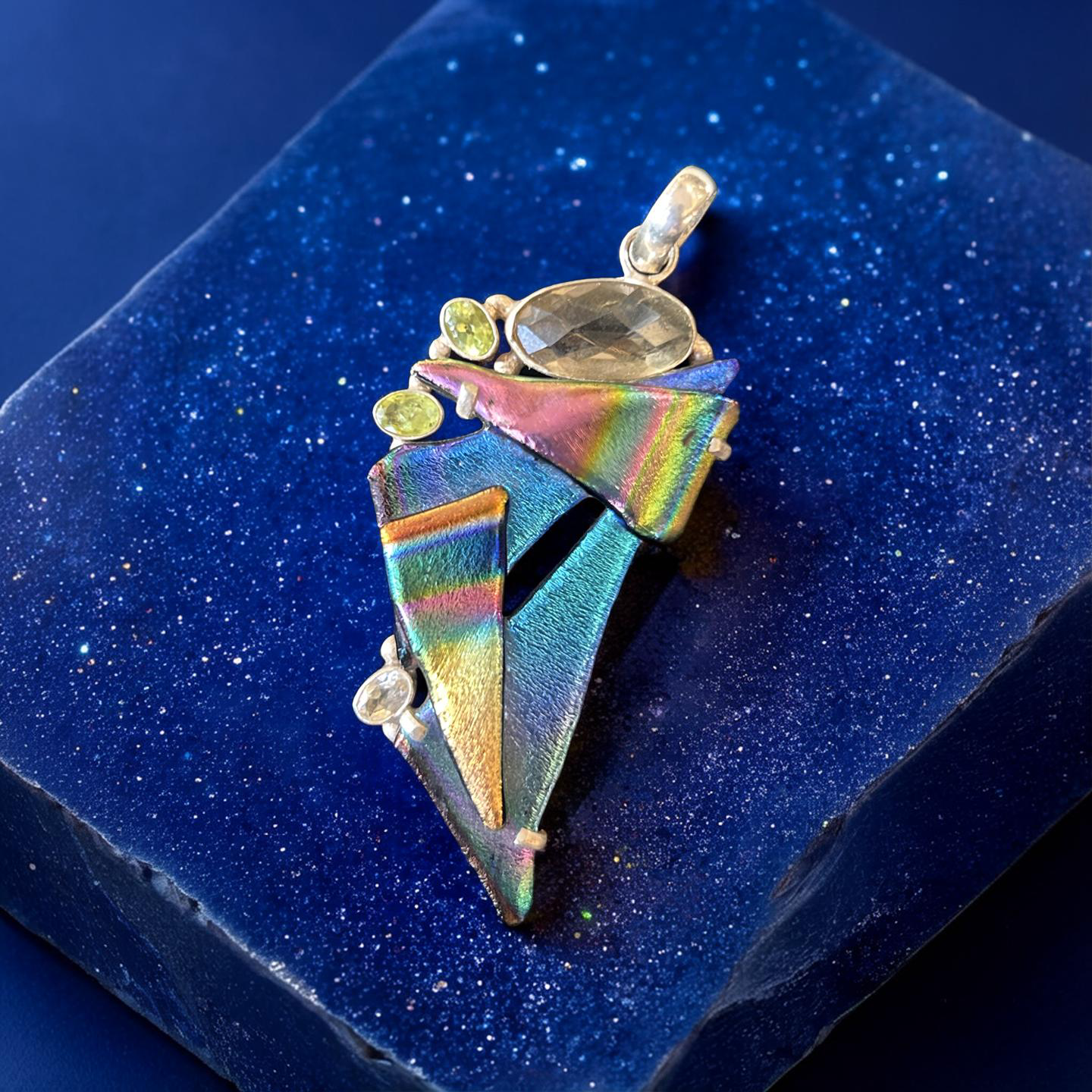 Artistic Linear Dichroic Glass Prendant