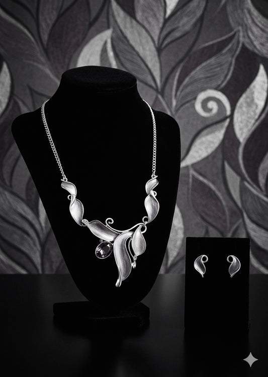 Silver Tone Elegance Necklace